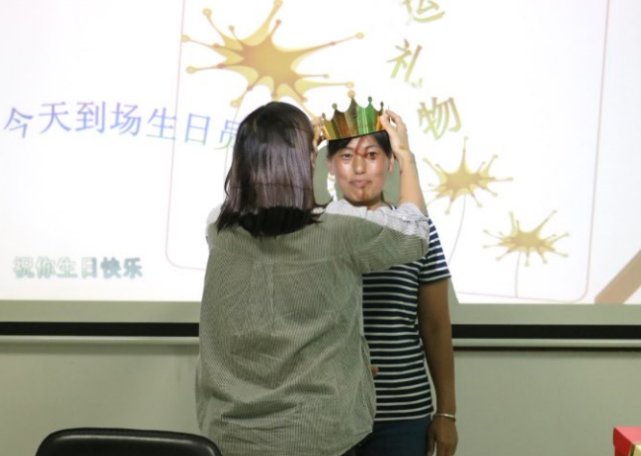 KB88凯时官网登录触摸屏厂家7月为员工们举行生日会