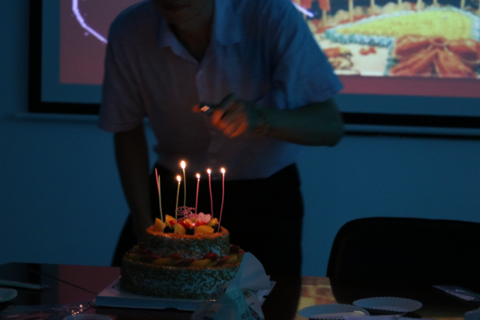 KB88凯时官网登录触摸屏厂家7月为员工们举行生日会